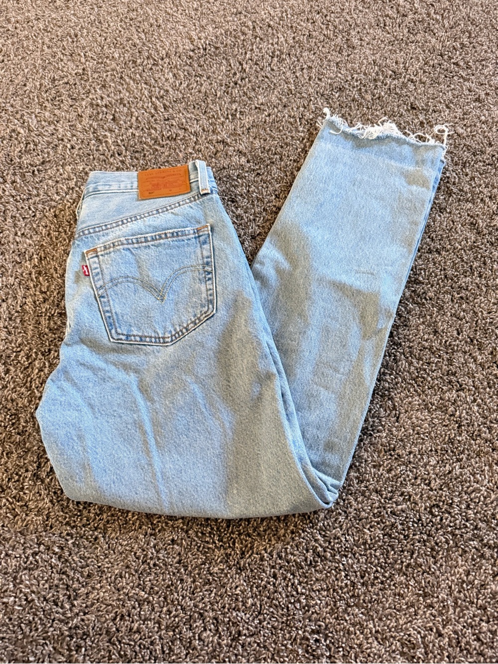 Never Worn Levi's Light Wash High-Rise Straight Jeans with Raw Hem